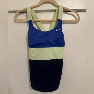 Nike Woman’s Swim Top Size Small